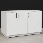 Meuble de rangement blanc 3 portes en bois MDF – Design épuré et poignées noires verticales