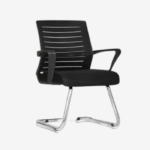 Chaise visiteur à dossier ajouré – structure luge et style contemporain