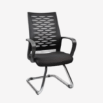 Chaise visiteur à dossier ajouré – structure luge et design moderne