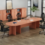 Table de réunion ovale bois naturel – Confort et style pour vos réunions d’équipe