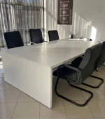 Table de réunion blanche – Image 3