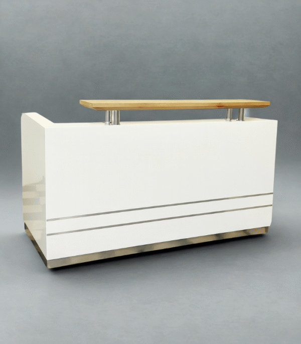 Comptoir d’accueil blanc brillant avec rehausse bois – Design épuré pour espaces professionnels accueillants